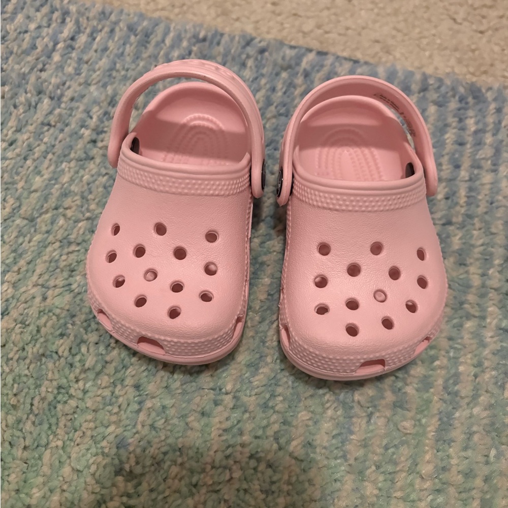 Baby crocs size 2/3